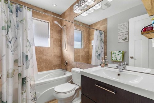 37 Northstar Drive, Lacombe, AB - Indoor Photo Showing Bathroom