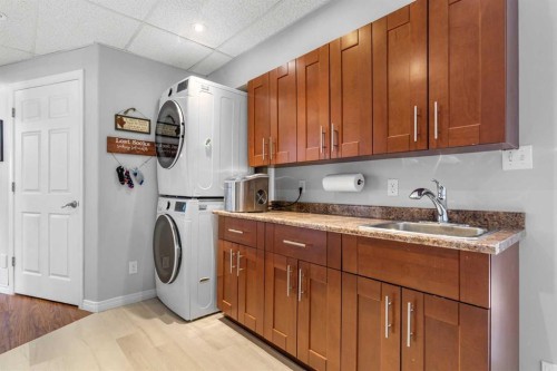 37 Northstar Drive, Lacombe, AB - Indoor Photo Showing Laundry Room