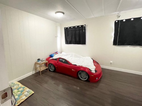 4908 55 Avenue, Camrose, AB - Indoor Photo Showing Garage