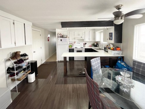 4908 55 Avenue, Camrose, AB - Indoor