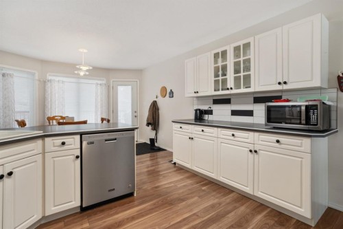 132 Edgewood Close, Camrose, AB - Indoor Photo Showing Kitchen