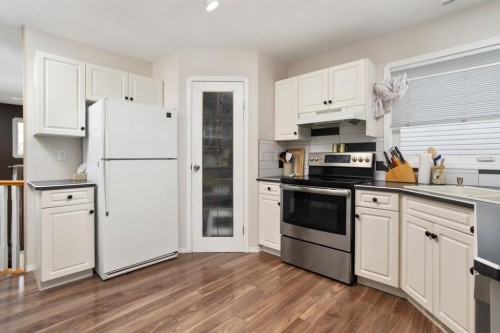 132 Edgewood Close, Camrose, AB - Indoor Photo Showing Kitchen