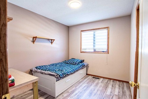22 Doan Avenue, Red Deer, AB - Indoor Photo Showing Bedroom