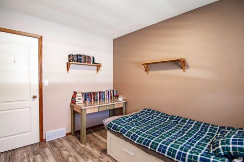 22 Doan Avenue, Red Deer, AB - Indoor Photo Showing Bedroom