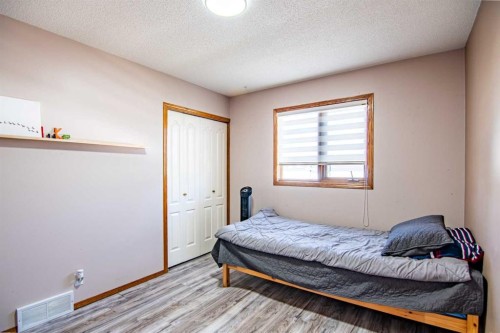 22 Doan Avenue, Red Deer, AB - Indoor Photo Showing Bedroom