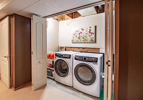 22 Doan Avenue, Red Deer, AB - Indoor Photo Showing Laundry Room