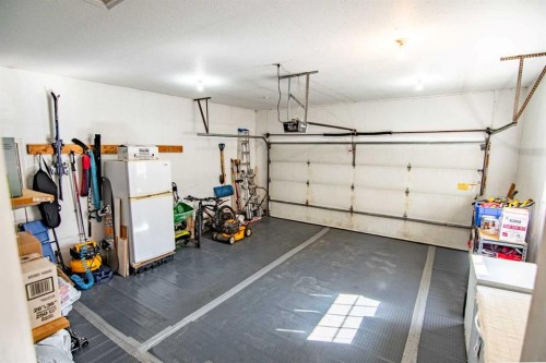 22 Doan Avenue, Red Deer, AB - Indoor Photo Showing Garage