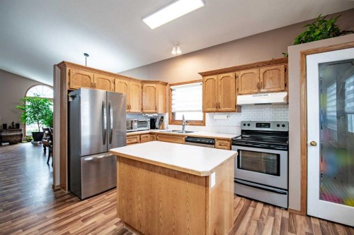 22 Doan Avenue, Red Deer, AB - Indoor Photo Showing Kitchen
