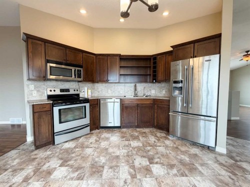 200051 32-0 Township, Morrin, AB - Indoor Photo Showing Kitchen With Double Sink