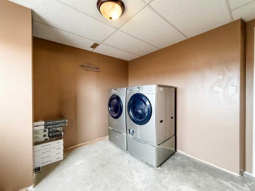 200051 32-0 Township, Morrin, AB - Indoor Photo Showing Laundry Room