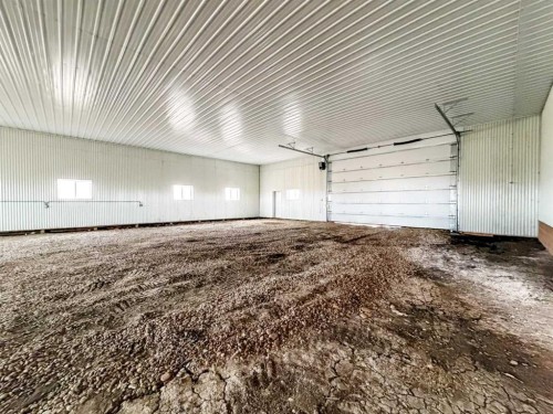 200051 32-0 Township, Morrin, AB - Indoor