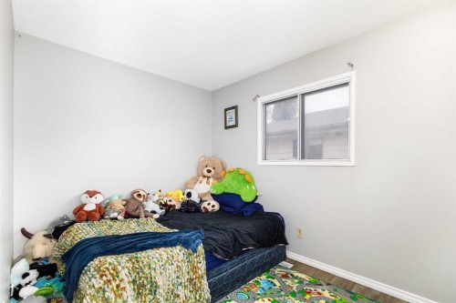 6343 58 Ave Avenue West, Red Deer, AB - Indoor Photo Showing Bedroom