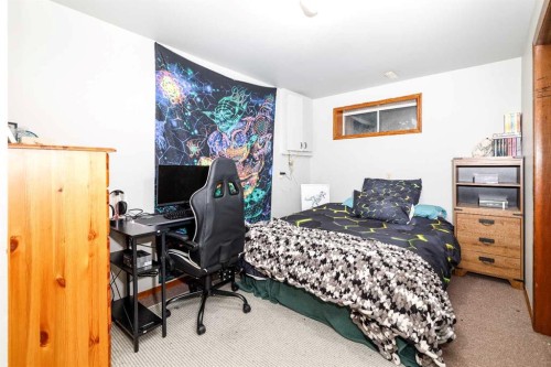 6343 58 Ave Avenue West, Red Deer, AB - Indoor Photo Showing Bedroom