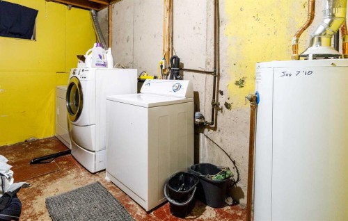 6343 58 Ave Avenue West, Red Deer, AB - Indoor Photo Showing Laundry Room