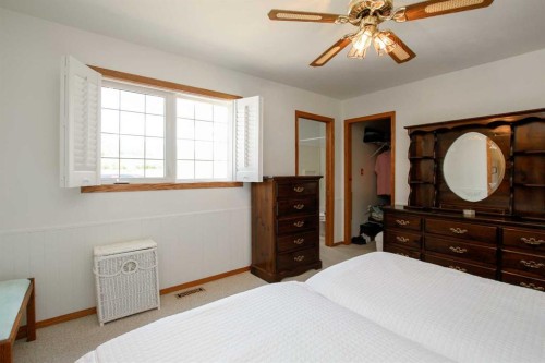 37466 Range Road 263, Rural Red Deer County, AB - Indoor Photo Showing Bedroom