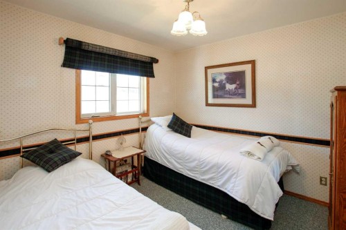 37466 Range Road 263, Rural Red Deer County, AB - Indoor Photo Showing Bedroom