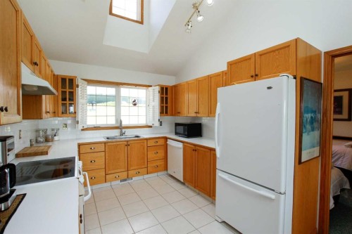 37466 Range Road 263, Rural Red Deer County, AB - Indoor Photo Showing Kitchen