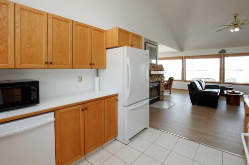 37466 Range Road 263, Rural Red Deer County, AB - Indoor Photo Showing Kitchen