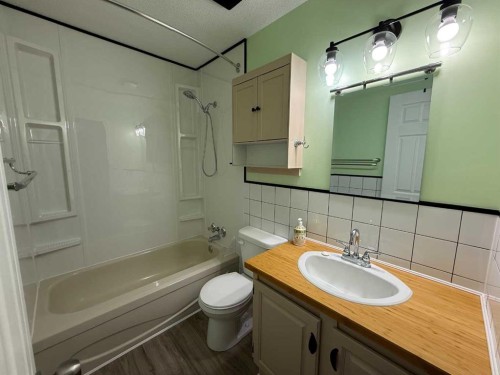 5112 55 Ave, Ponoka, AB - Indoor Photo Showing Bathroom