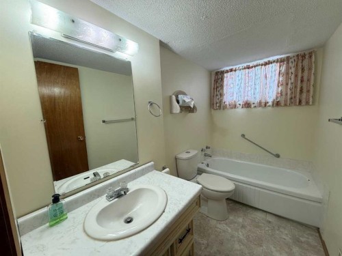 5112 55 Ave, Ponoka, AB - Indoor Photo Showing Bathroom