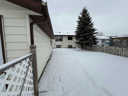 5112 55 Ave, Ponoka, AB - Outdoor With Exterior