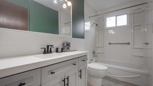 45 Nichols Crescent, Red Deer, AB - Indoor Photo Showing Bathroom