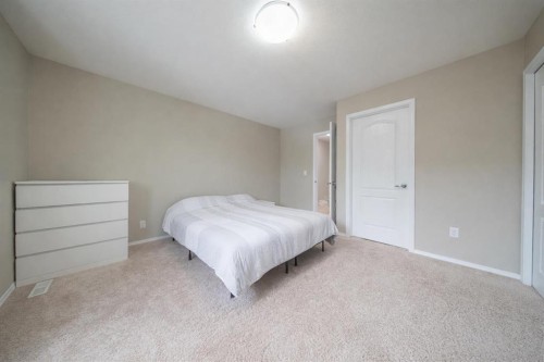 807-30 Carleton Avenue, Red Deer, AB - Indoor Photo Showing Bedroom