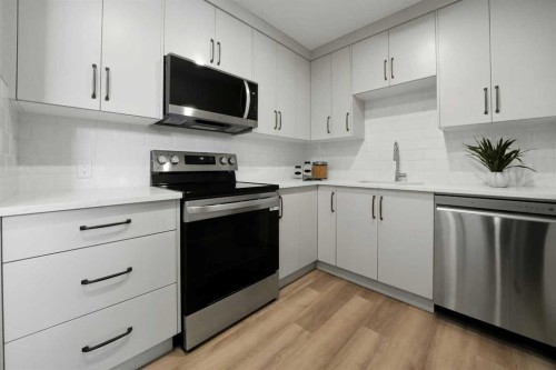 114 Palmer Circle, Blackfalds, AB - Indoor Photo Showing Kitchen