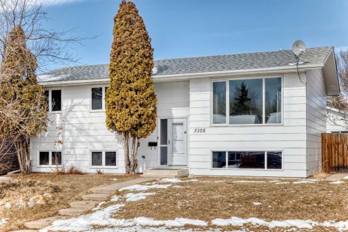 5208 40 Street  Innisfail, AB T4G 1G9