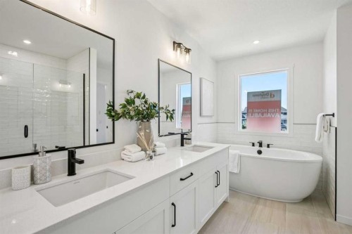 98 Creekstone Place Sw, Calgary, AB - Indoor Photo Showing Bathroom