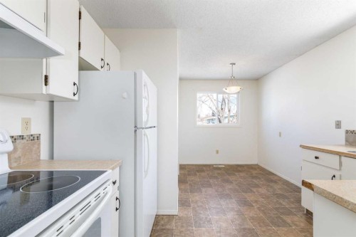 17 George Crescent, Red Deer, AB - Indoor Photo Showing Kitchen