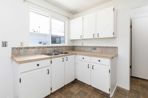 17 George Crescent, Red Deer, AB - Indoor Photo Showing Kitchen With Double Sink