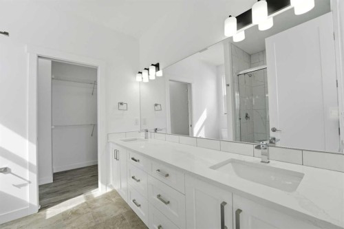 4240 Bauman Way, Innisfail, AB - Indoor Photo Showing Bathroom