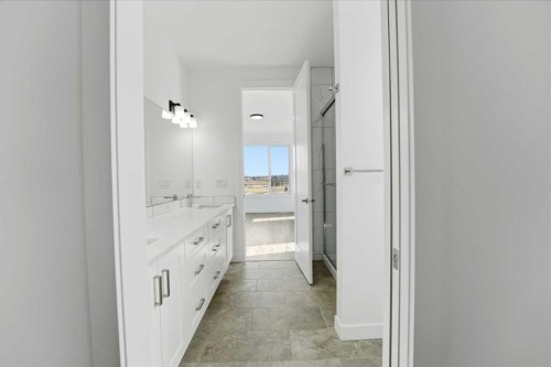 4240 Bauman Way, Innisfail, AB - Indoor Photo Showing Bathroom