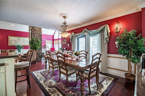 295 Jarvis Glen Close, Jarvis Bay, AB - Indoor Photo Showing Dining Room