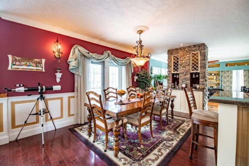 295 Jarvis Glen Close, Jarvis Bay, AB - Indoor Photo Showing Dining Room