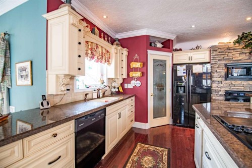 295 Jarvis Glen Close, Jarvis Bay, AB - Indoor Photo Showing Kitchen