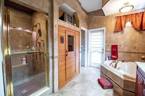 295 Jarvis Glen Close, Jarvis Bay, AB - Indoor Photo Showing Bathroom