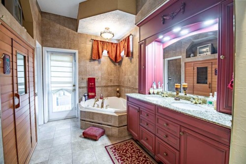 295 Jarvis Glen Close, Jarvis Bay, AB - Indoor Photo Showing Bathroom