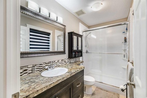 18 Mackenzie Crescent, Lacombe, AB - Indoor Photo Showing Bathroom
