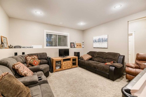 18 Mackenzie Crescent, Lacombe, AB - Indoor Photo Showing Living Room