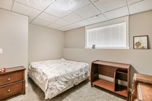 18 Mackenzie Crescent, Lacombe, AB - Indoor Photo Showing Bedroom
