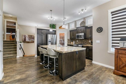 18 Mackenzie Crescent, Lacombe, AB - Indoor Photo Showing Kitchen With Upgraded Kitchen