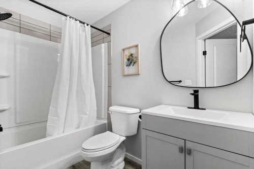 157 Hampton Crescent, Sylvan Lake, AB - Indoor Photo Showing Bathroom