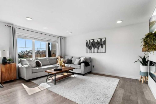 157 Hampton Crescent, Sylvan Lake, AB - Indoor Photo Showing Living Room