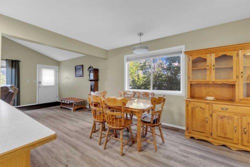 B-3621 51 Avenue, Red Deer, AB - Indoor Photo Showing Dining Room