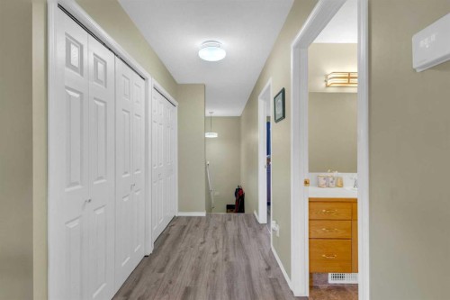 B-3621 51 Avenue, Red Deer, AB - Indoor Photo Showing Other Room