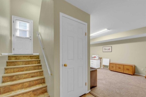 B-3621 51 Avenue, Red Deer, AB - Indoor Photo Showing Other Room