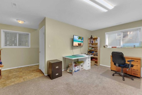 B-3621 51 Avenue, Red Deer, AB - Indoor Photo Showing Other Room