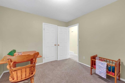 B-3621 51 Avenue, Red Deer, AB - Indoor Photo Showing Other Room